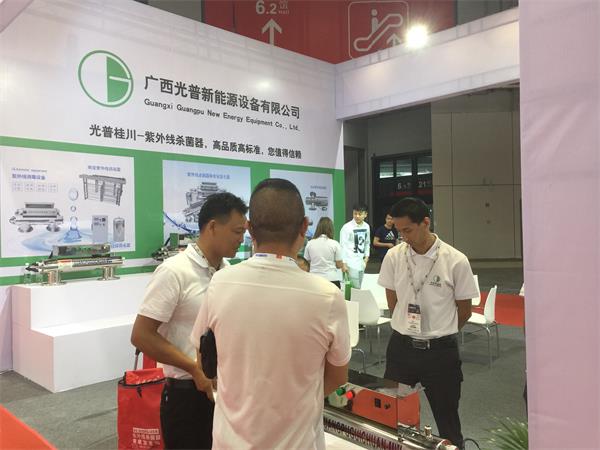 上海水展-国内客户在咨询光普的产品